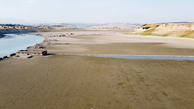 Baraj suları çekildi, köy sakinlerinin hatıraları canlandı